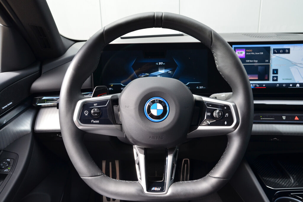 BMW i5 37