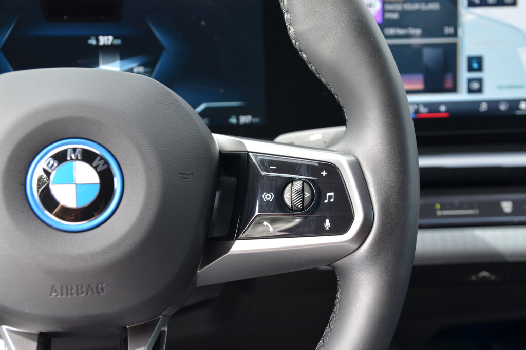 BMW i5 39