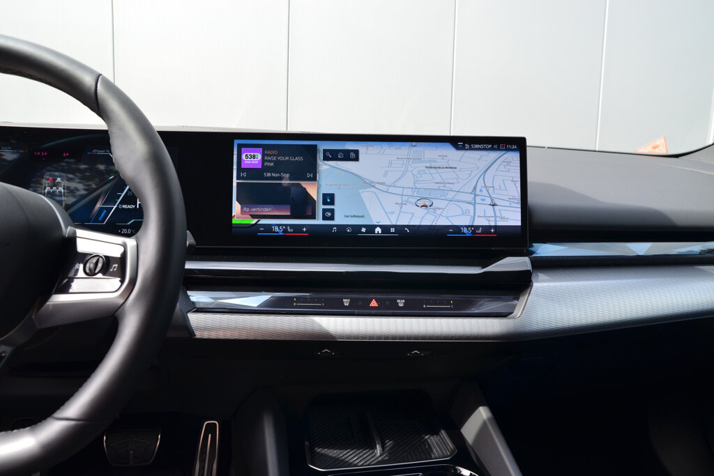 BMW i5 40