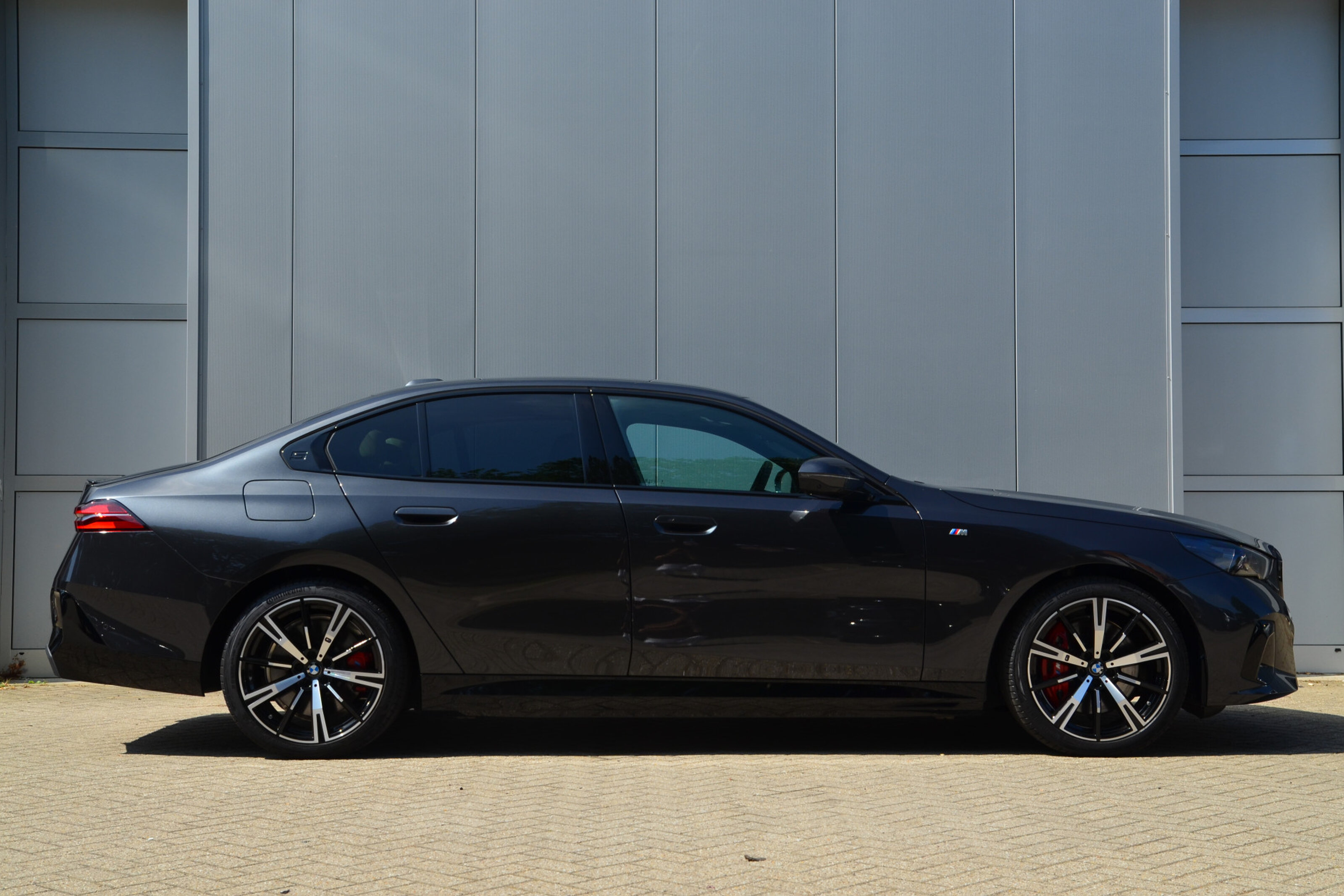 BMW 5 Serie 550e xDrive M Sport Automaat