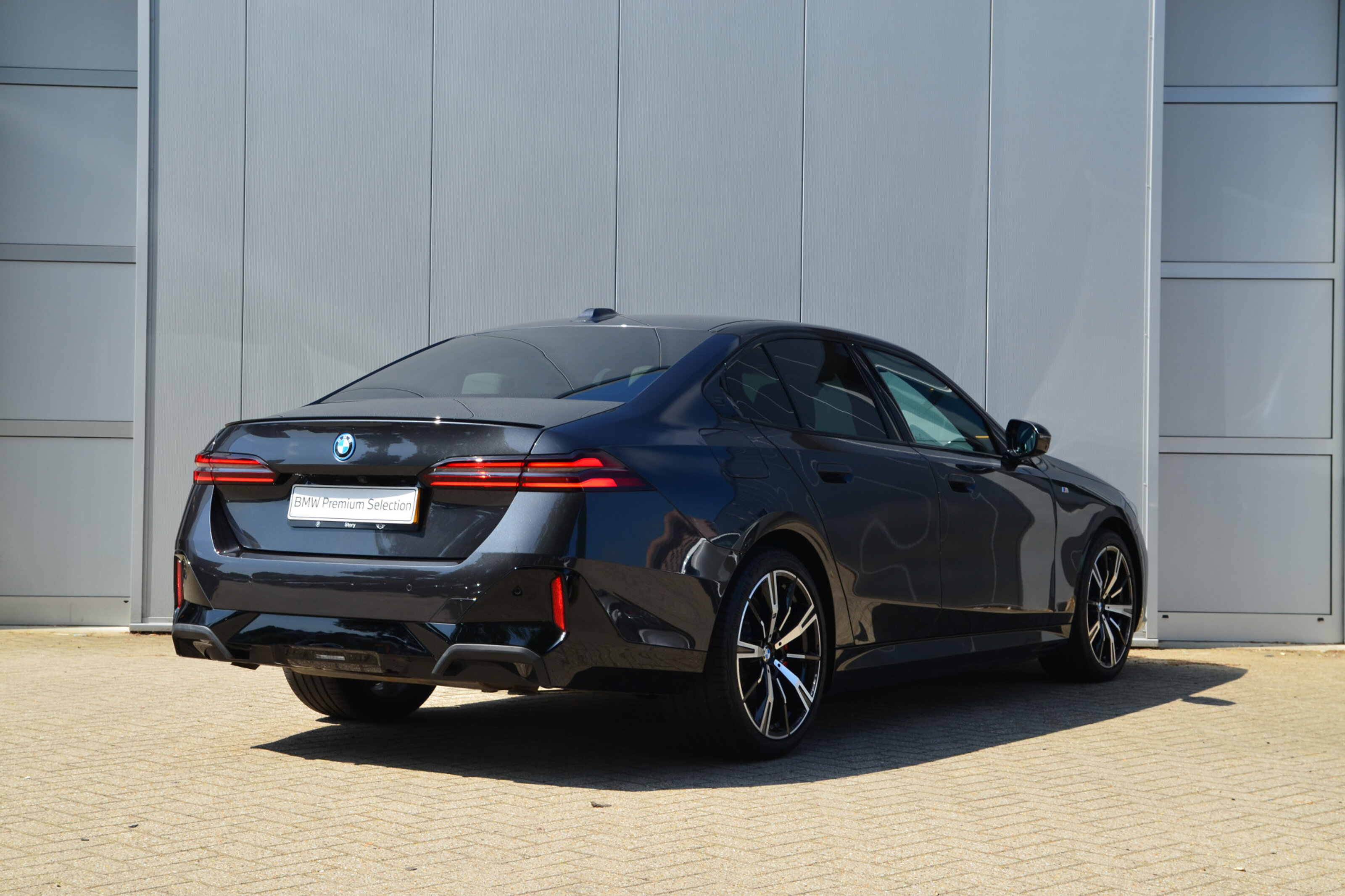 BMW 5 Serie 550e xDrive M Sport Automaat