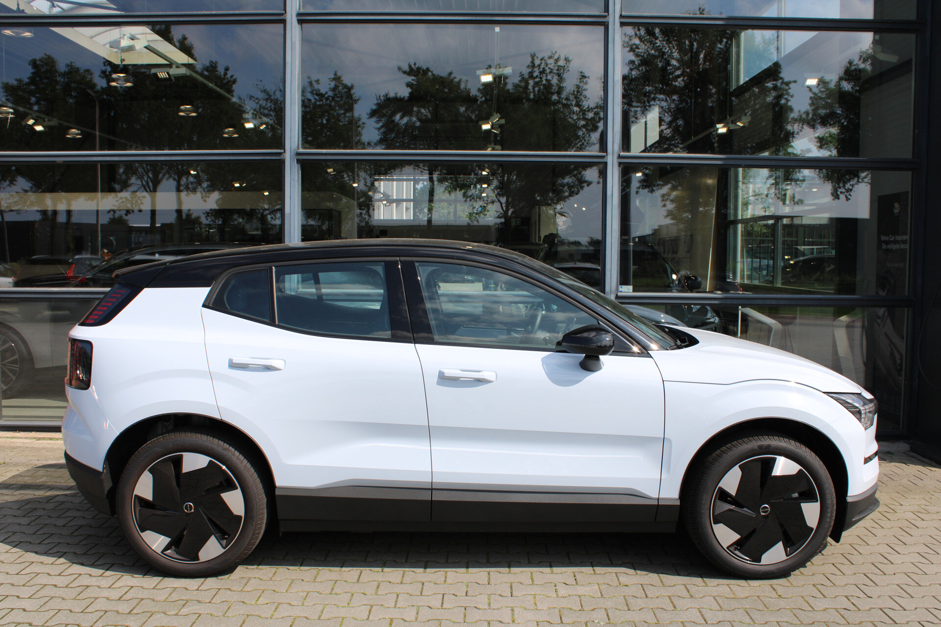 Volvo EX30 P5 Extended Range Plus Europa 69 kWh - Afbeelding 3