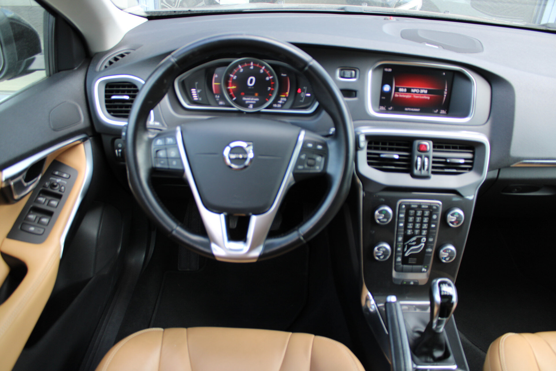 Volvo V40 T3 Nordic+ - Afbeelding 2