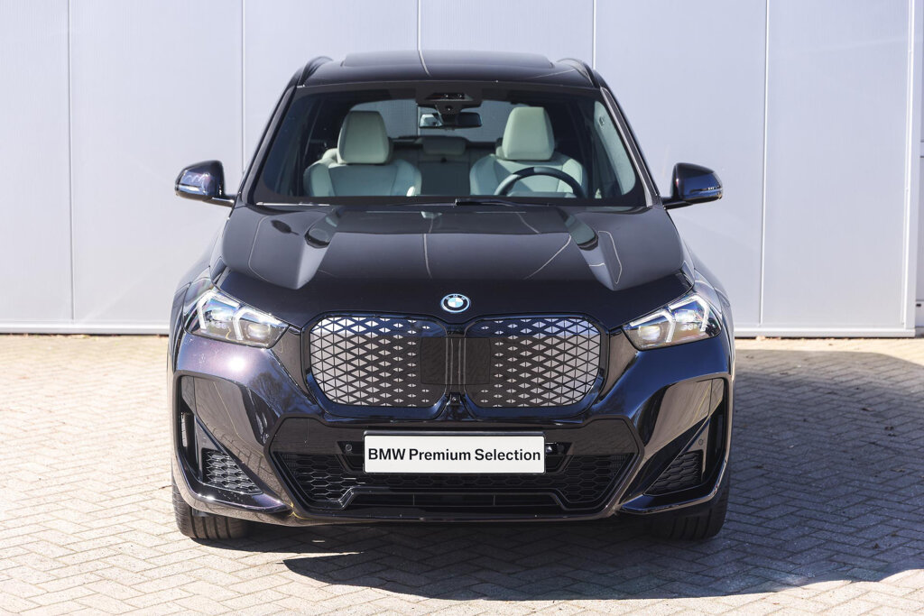 BMW iX1 6