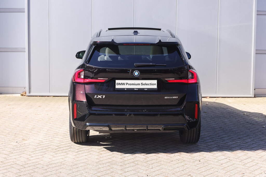 BMW iX1 7