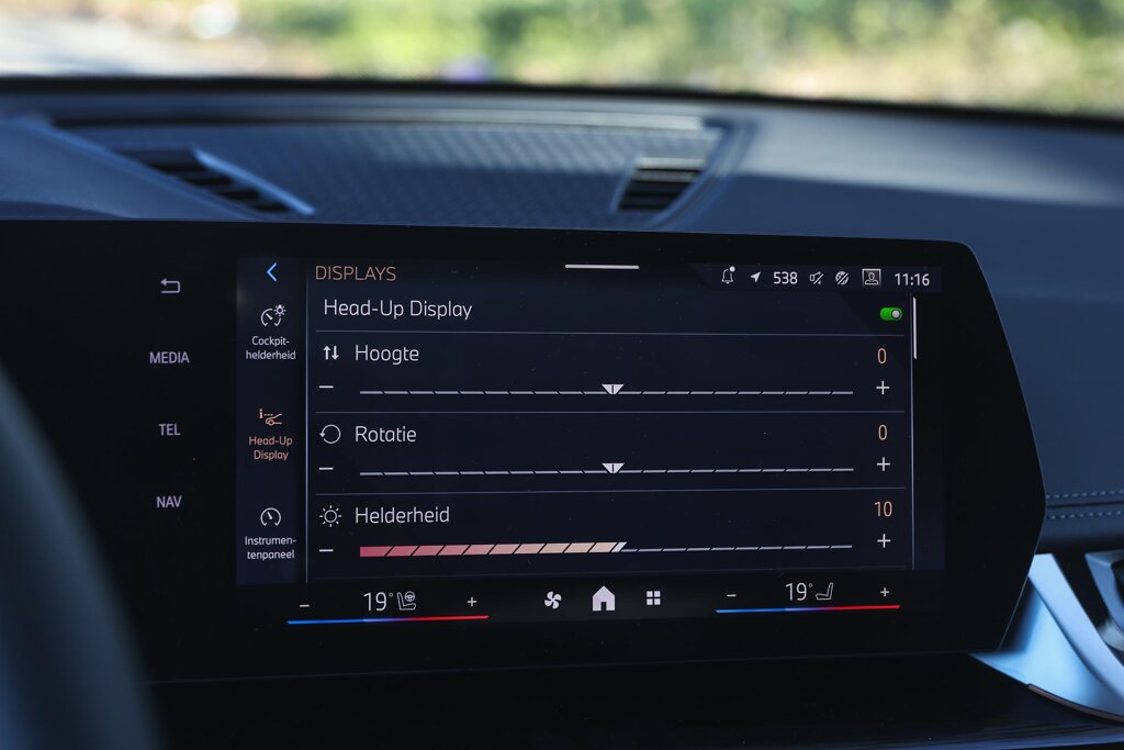 BMW iX1 26