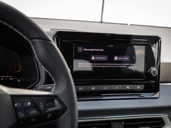 Apple Carplay/Android Auto Apple Carplay/Android Auto
