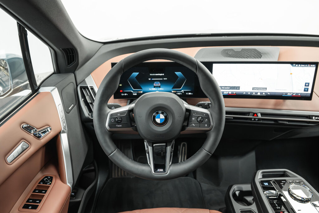 BMW iX 33