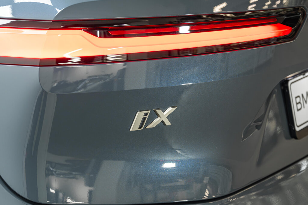 BMW iX 45