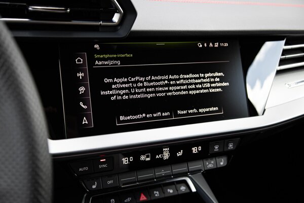 Apple Carplay/Android Auto Apple Carplay/Android Auto