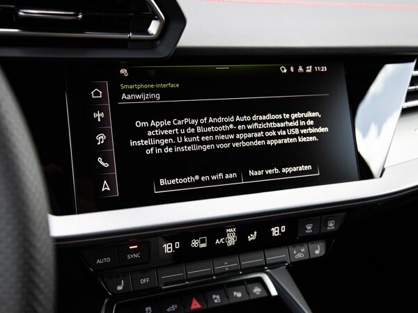 Apple Carplay/Android Auto Apple Carplay/Android Auto