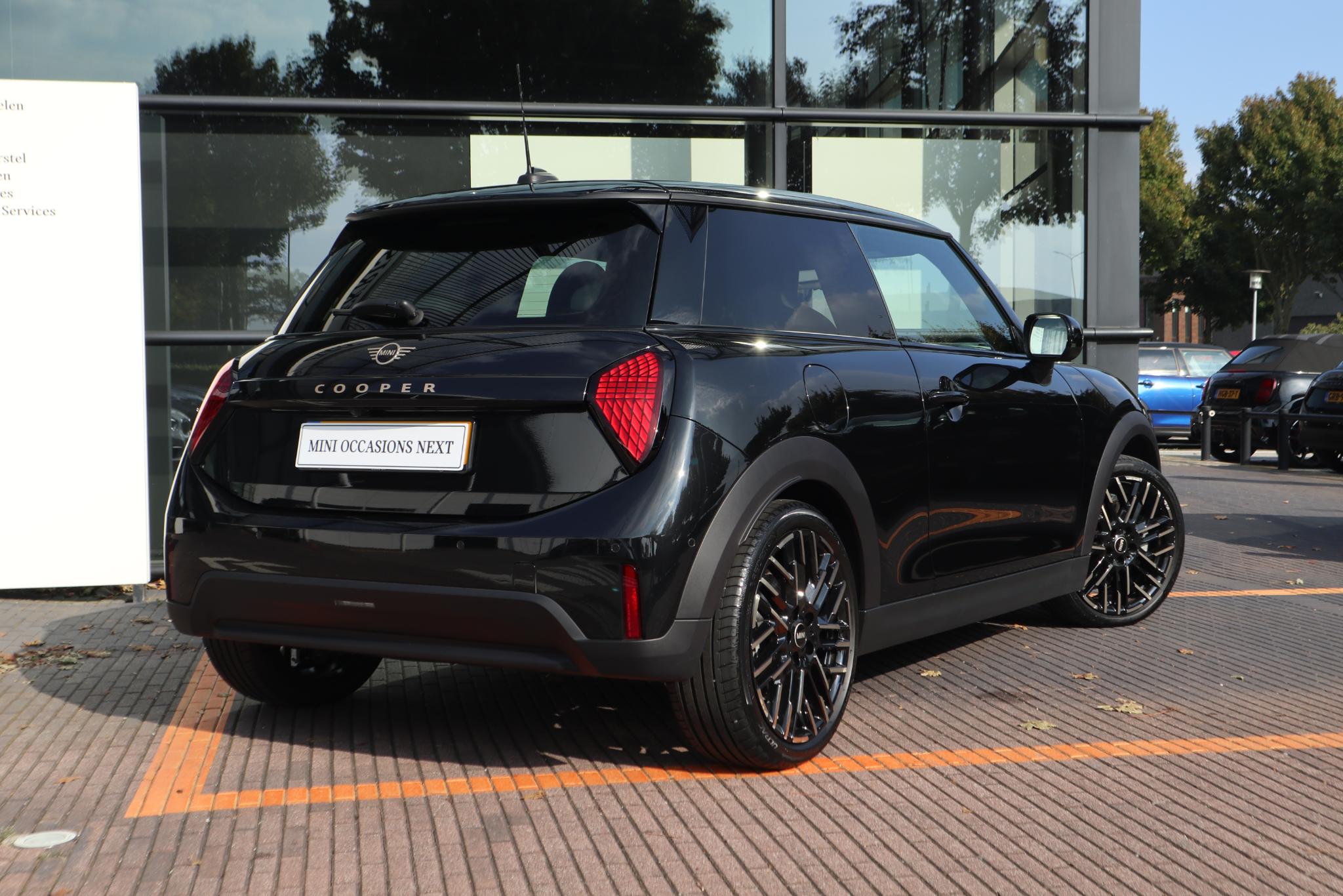 MINI 3-deurs Cooper C - Afbeelding 2