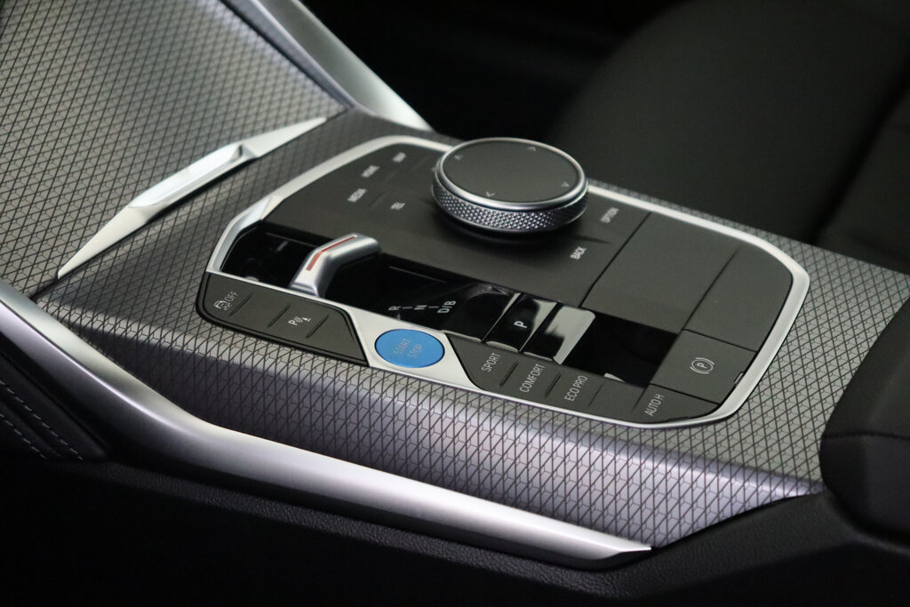 BMW i4 6
