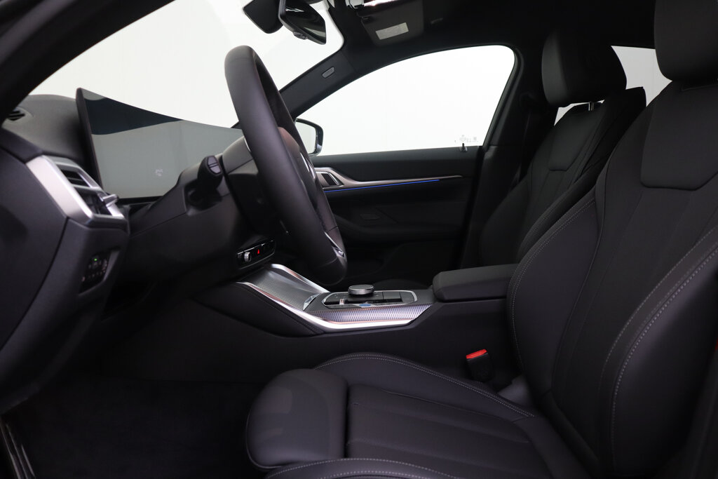 BMW i4 12