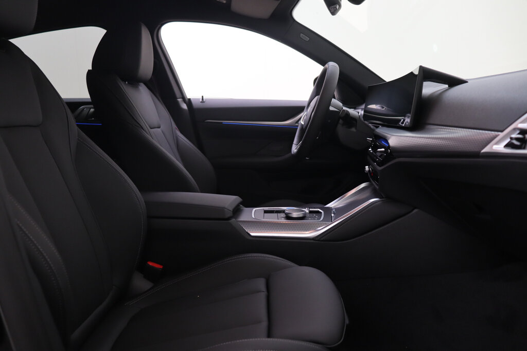 BMW i4 19