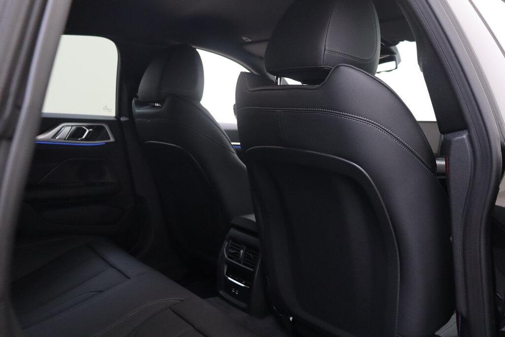 BMW i4 21