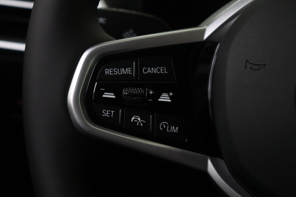 BMW i4 25
