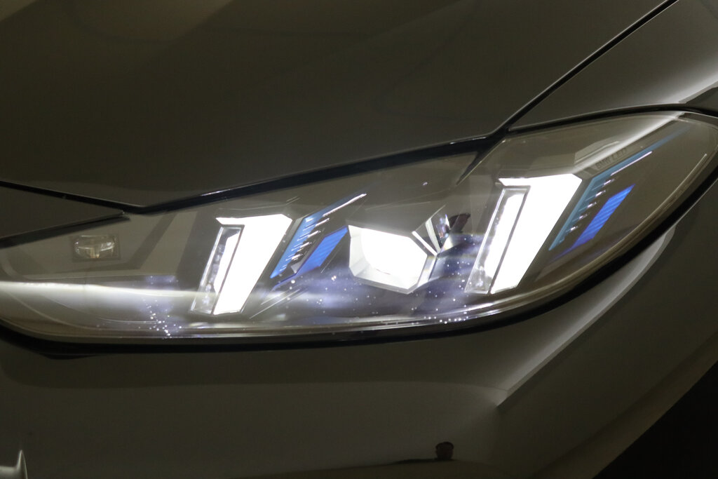 BMW i4 41