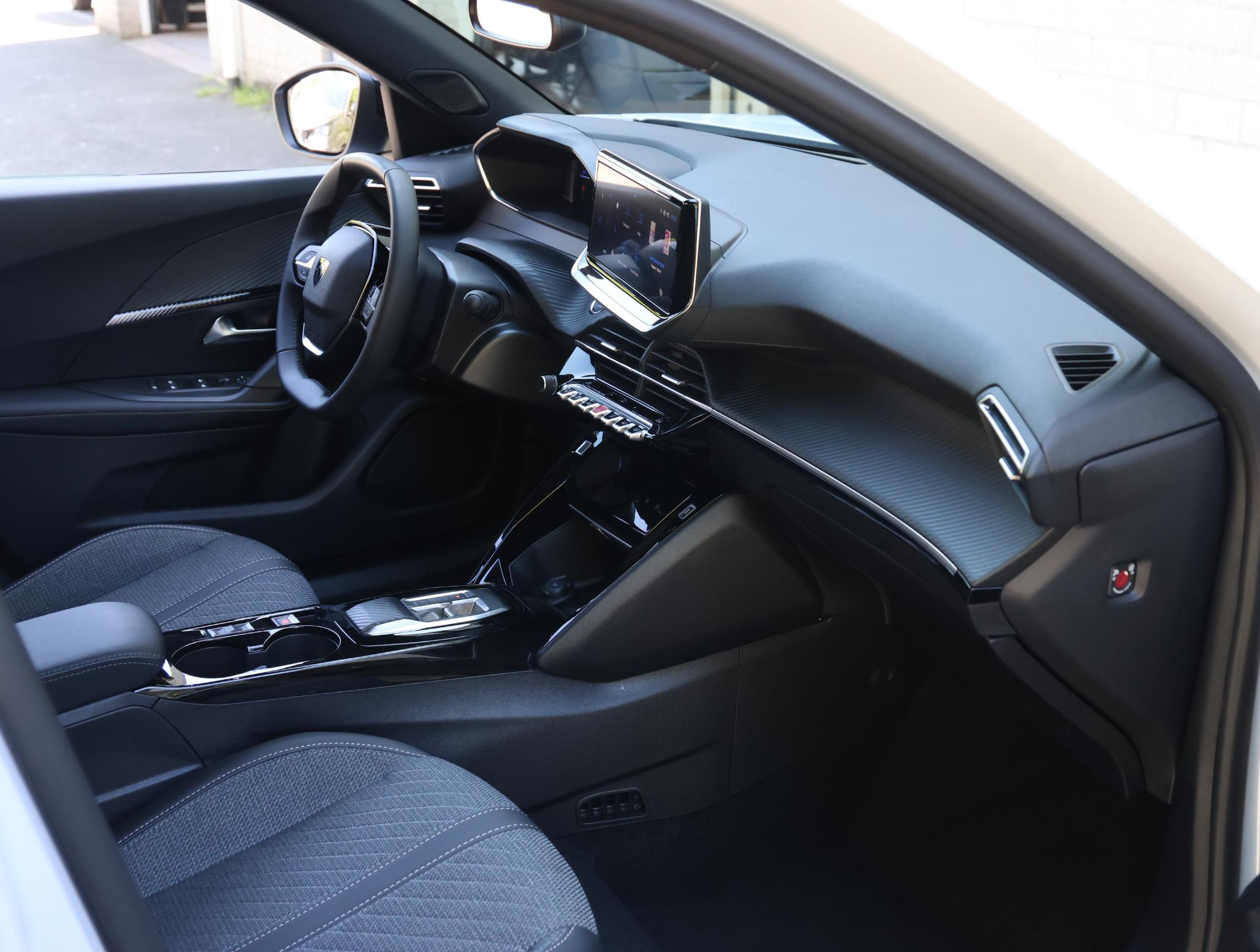 Peugeot e-2008