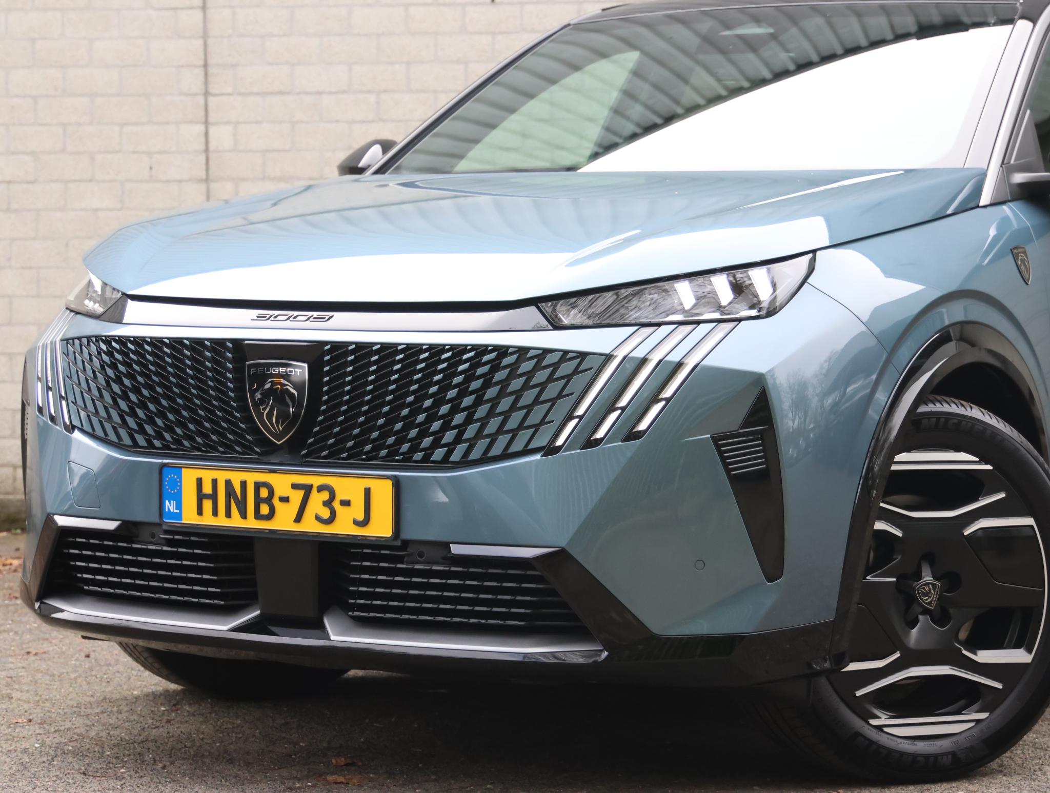 Peugeot e-3008