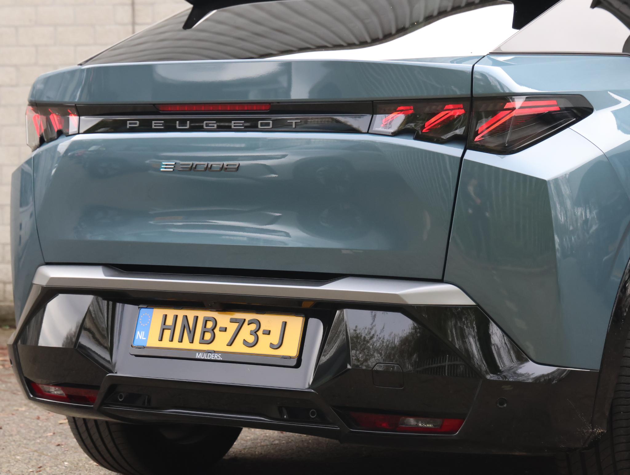 Peugeot e-3008