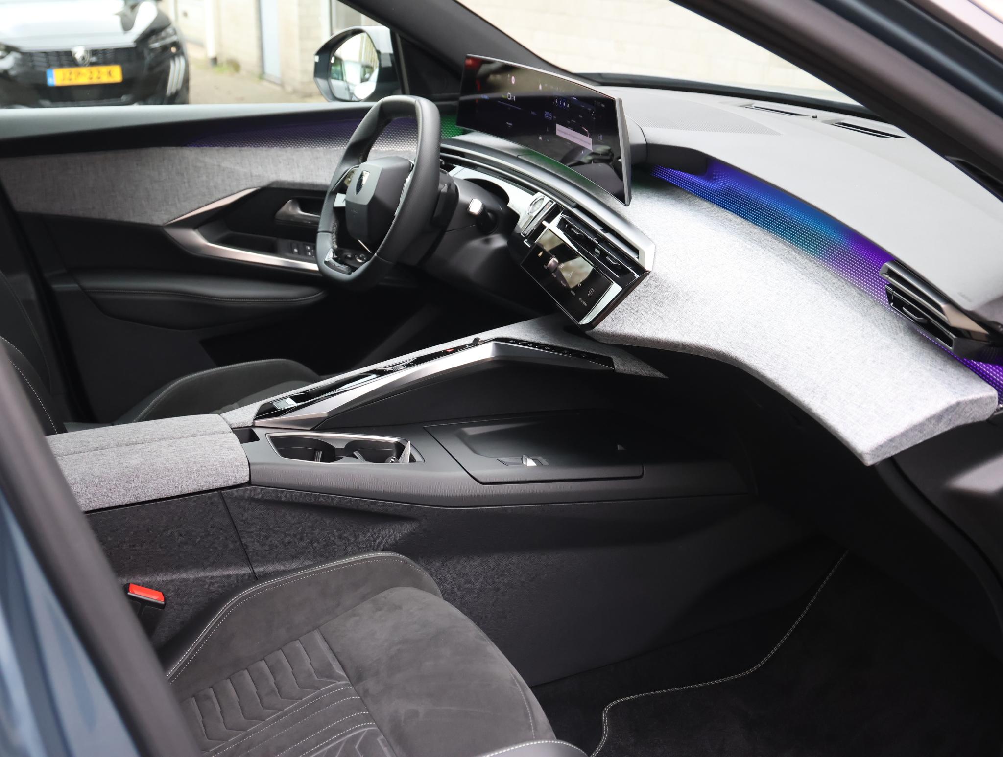 Peugeot e-3008