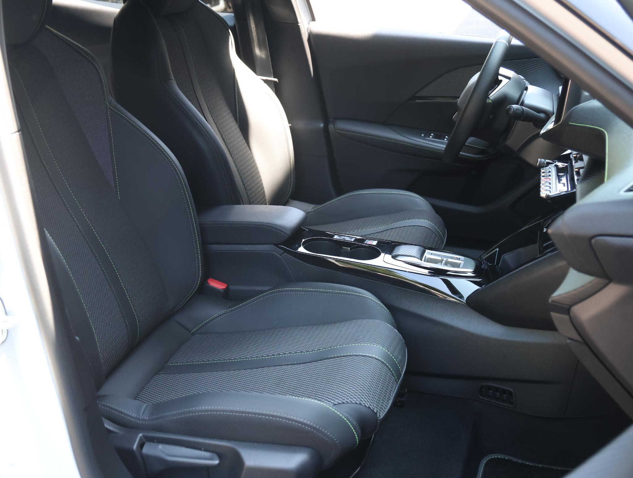 Peugeot e-2008