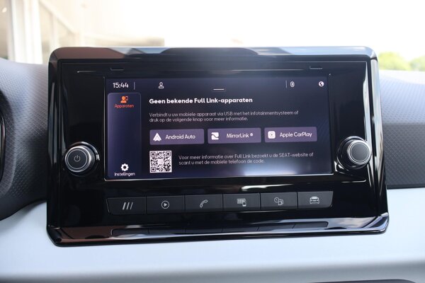 Apple Carplay/Android Auto Apple Carplay/Android Auto