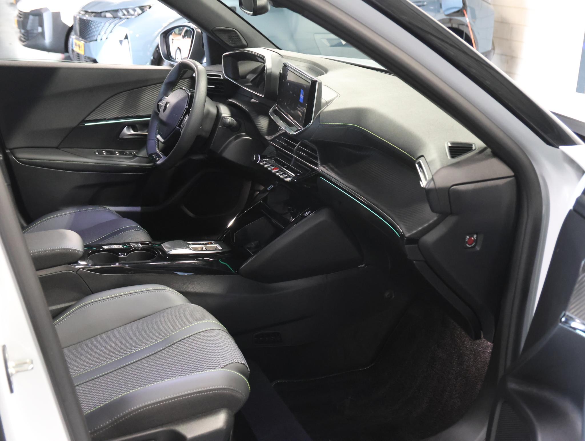 Peugeot e-2008