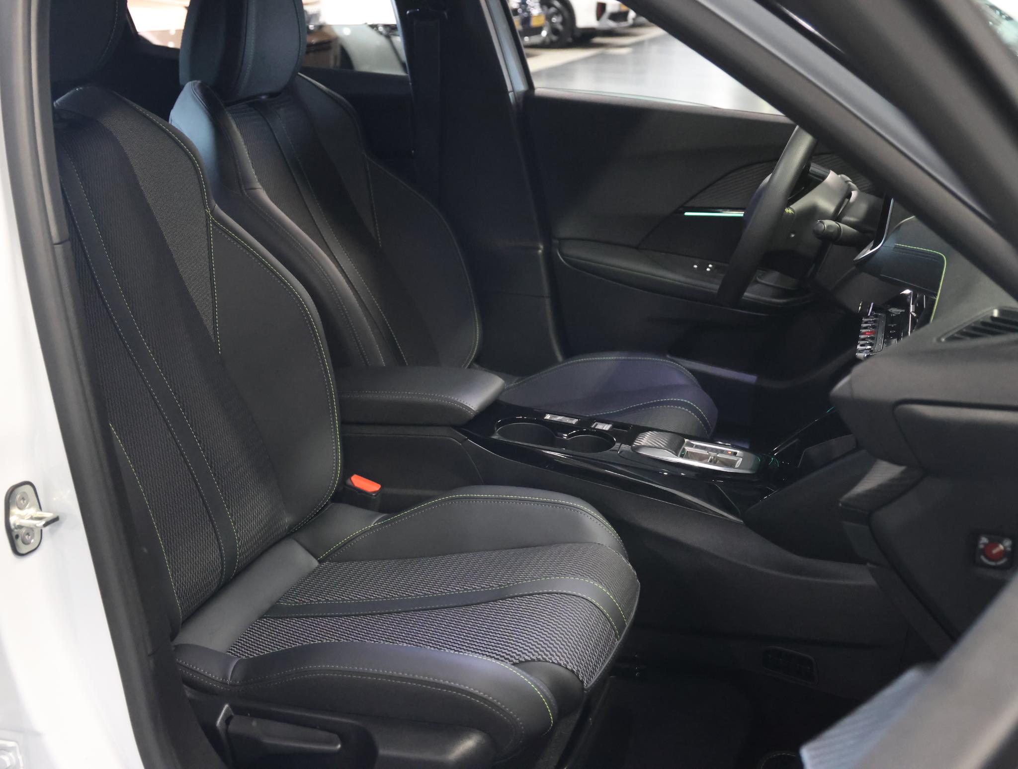 Peugeot e-2008
