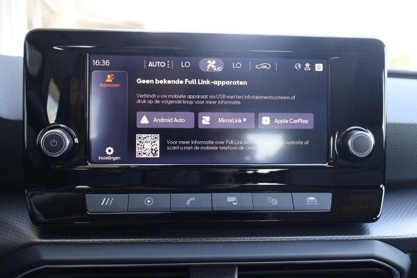 Apple Carplay/Android Auto Apple Carplay/Android Auto