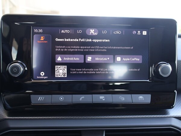 Apple Carplay/Android Auto Apple Carplay/Android Auto