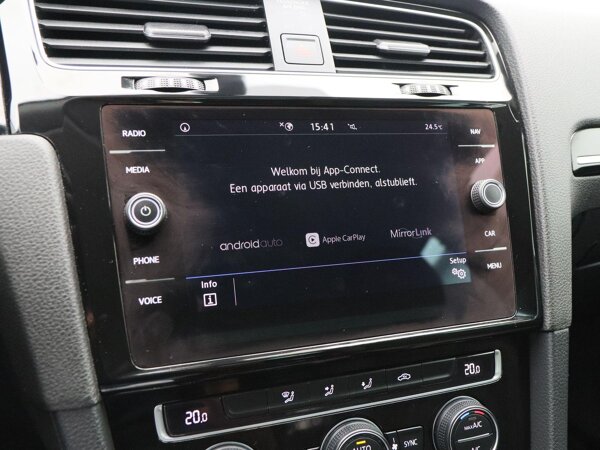 Apple Carplay/Android Auto Apple Carplay/Android Auto