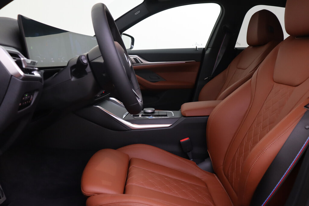 BMW i4 12