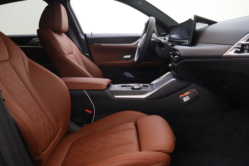 BMW i4 19