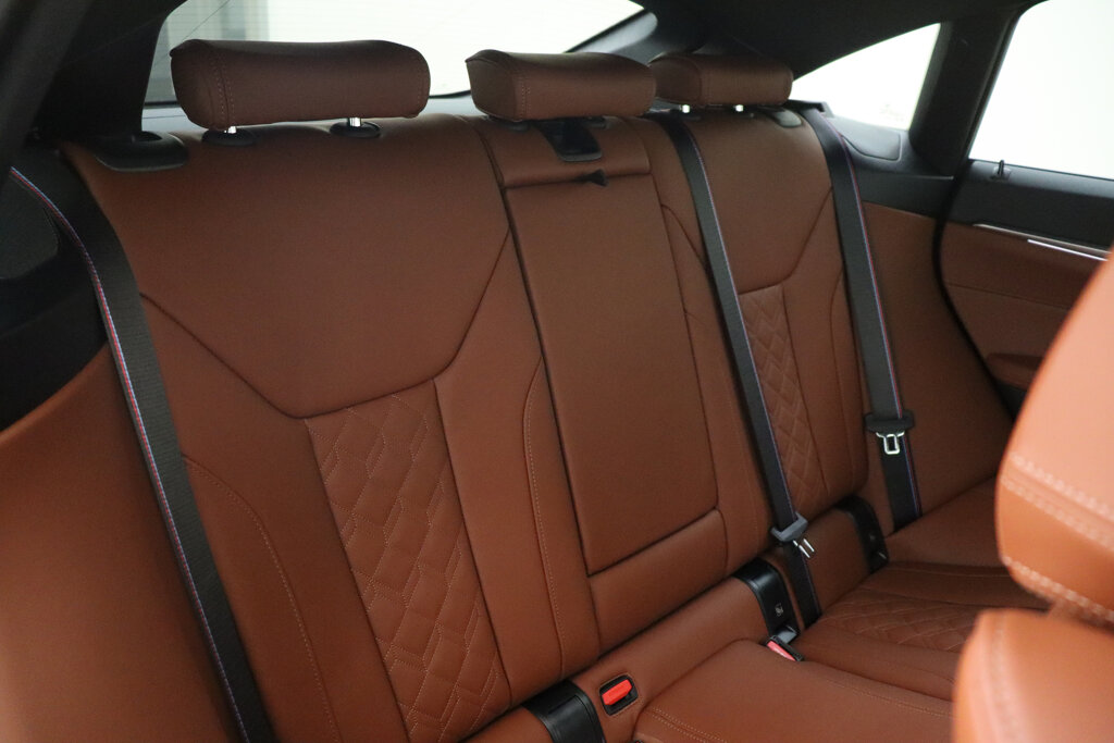 BMW i4 21