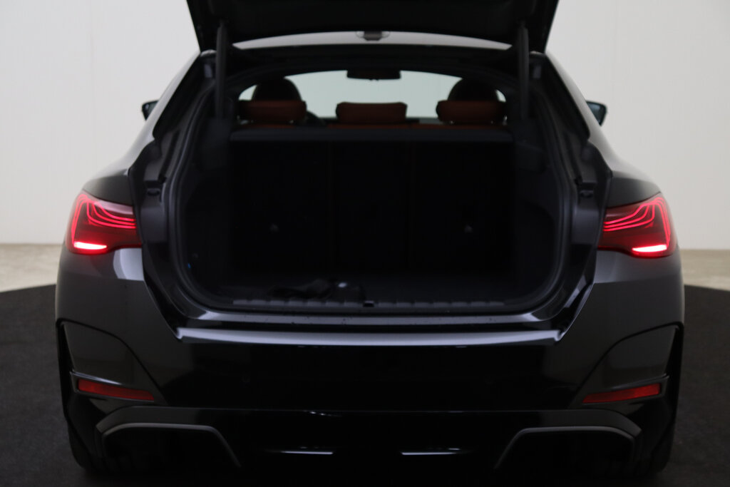 BMW i4 66