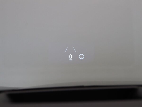 head-up display geprojecteerd op de voorruit