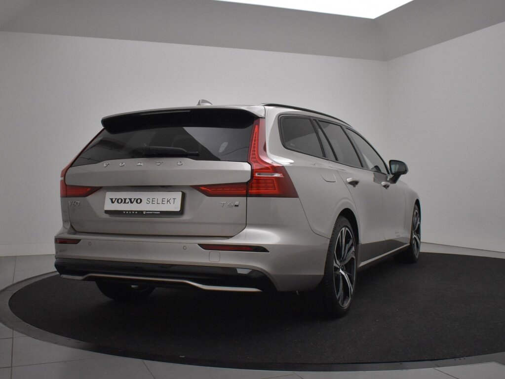 Volvo V60 T6 PLUG-IN HYBRID PLUS DARK 19INCH HARMAN KARDON SCHUIFDAK - Afbeelding 4