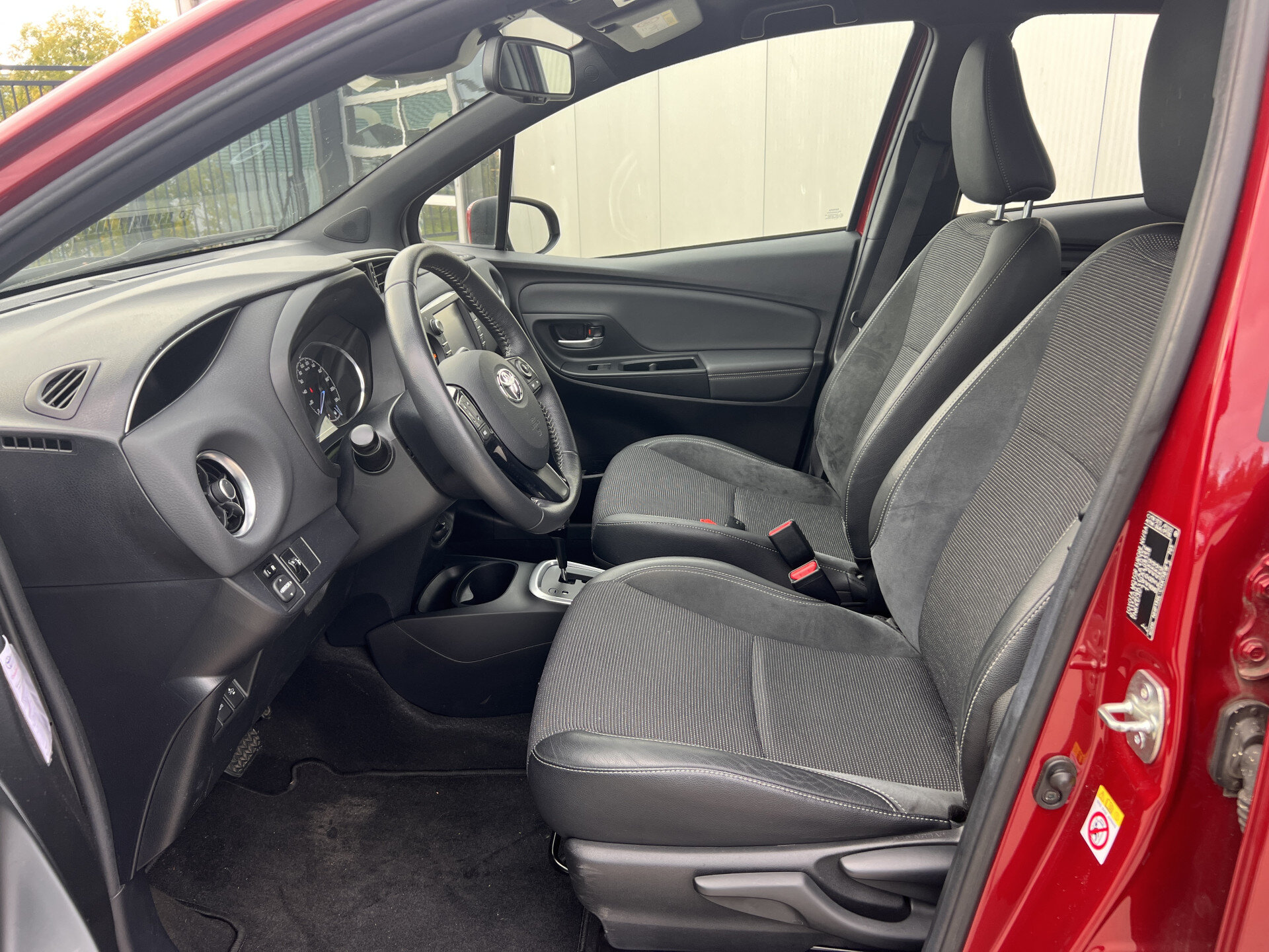 Toyota Yaris 1.5 Hybrid Executive - Afbeelding 2