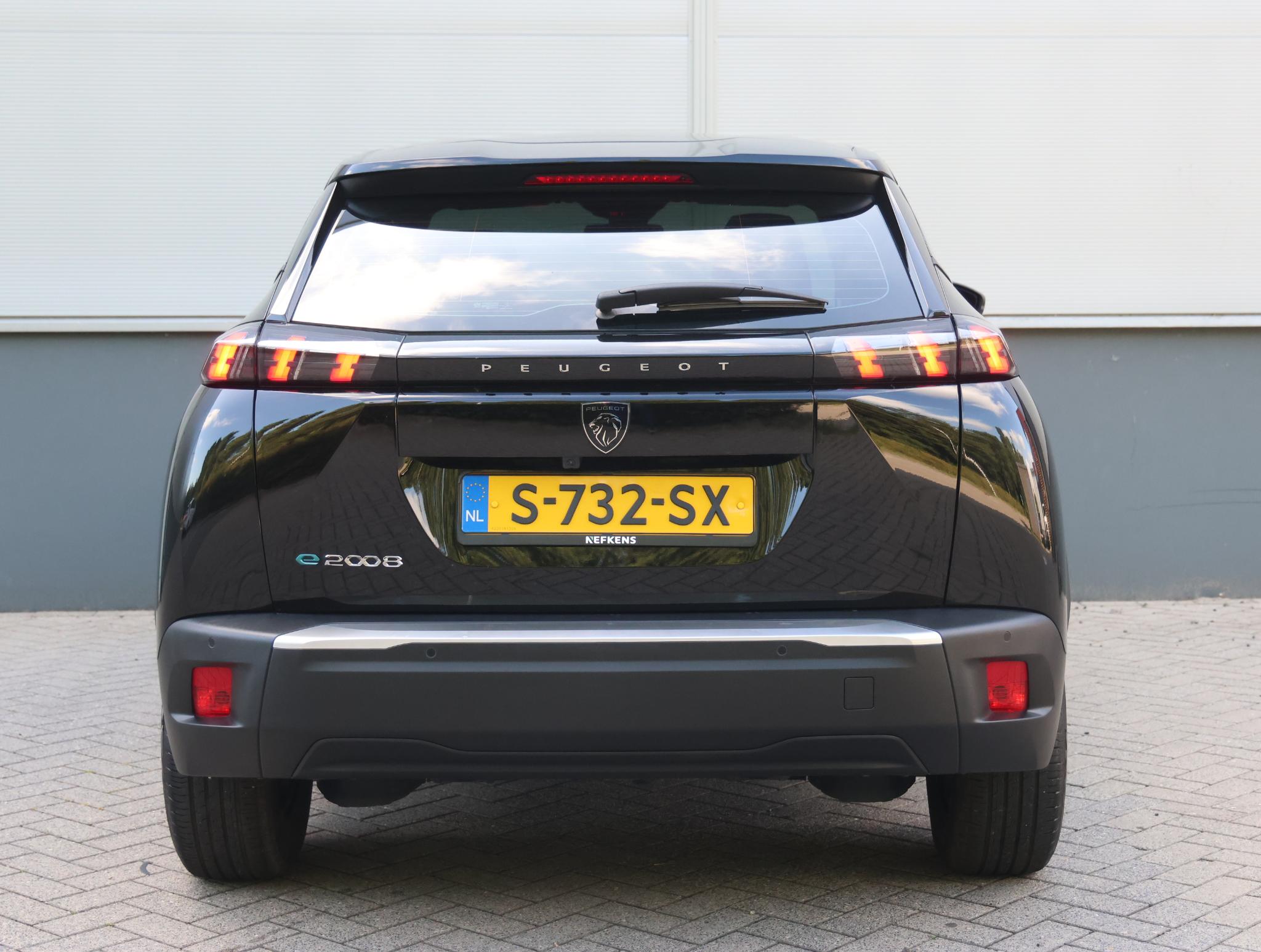 Peugeot e-2008