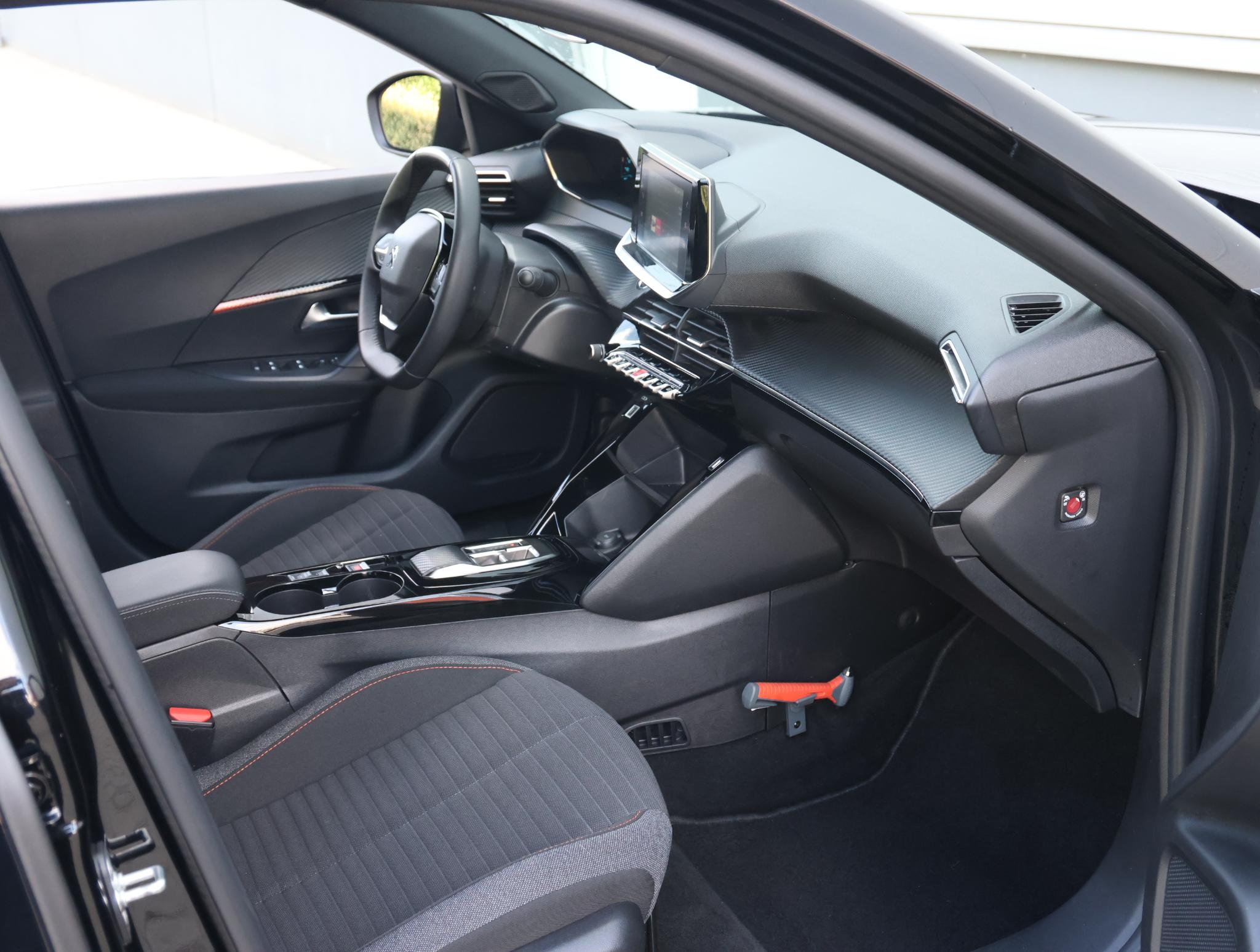 Peugeot e-2008