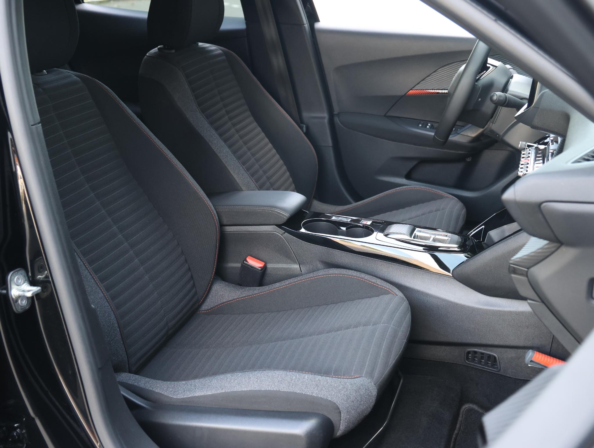 Peugeot e-2008