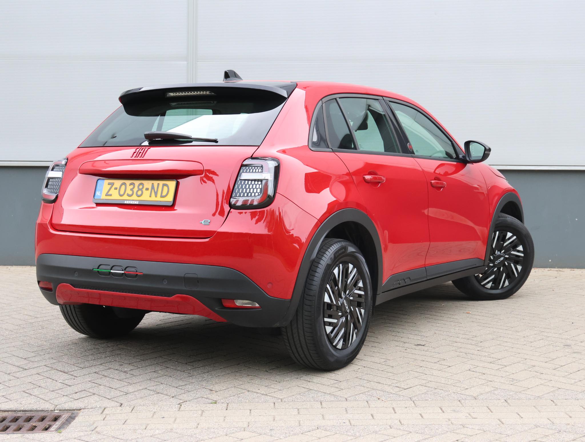 Fiat 600e RED 54 kWh 156pk - Afbeelding 3