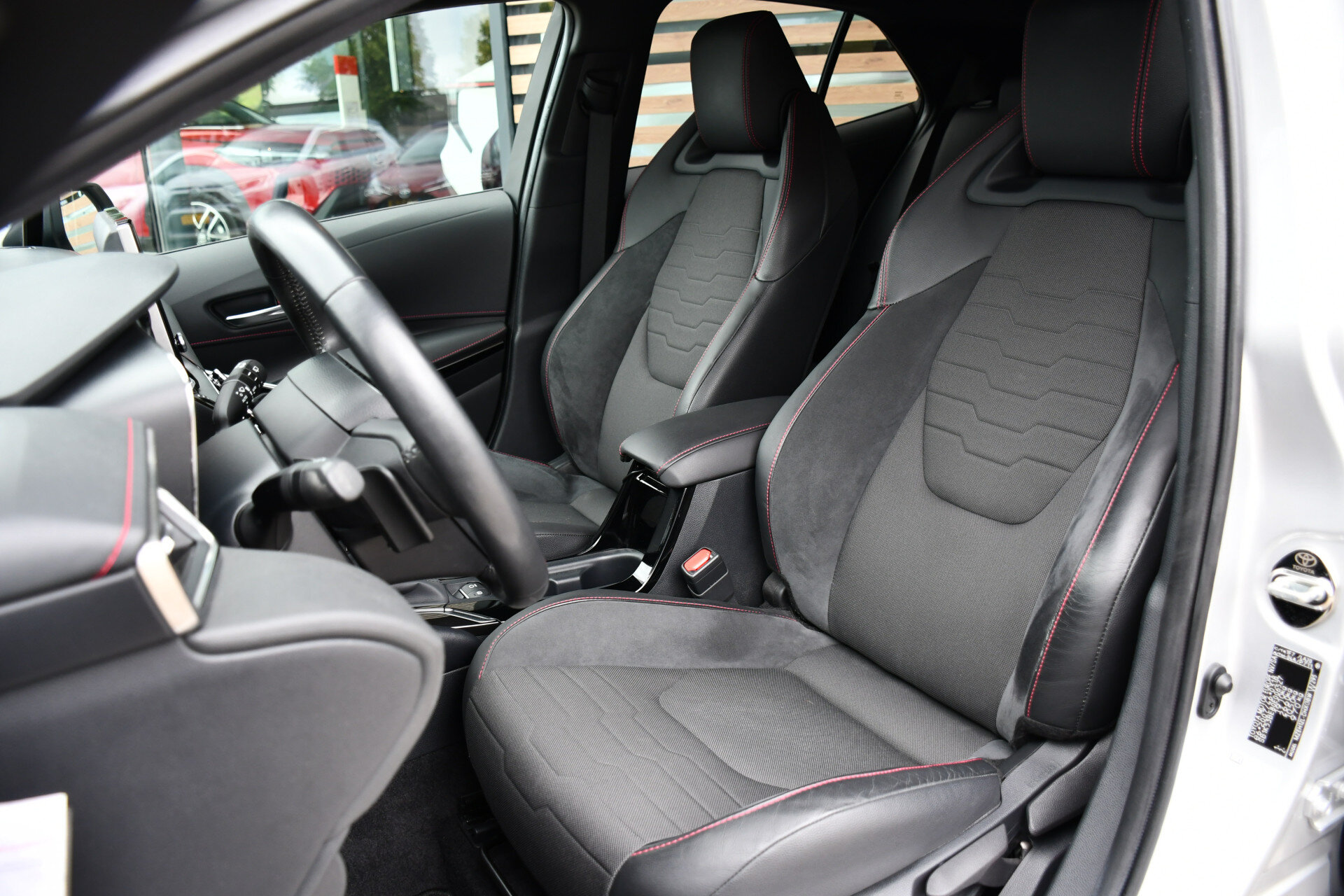 Toyota Corolla 2.0 Hybrid Executive Automaat 184pk - Afbeelding 3