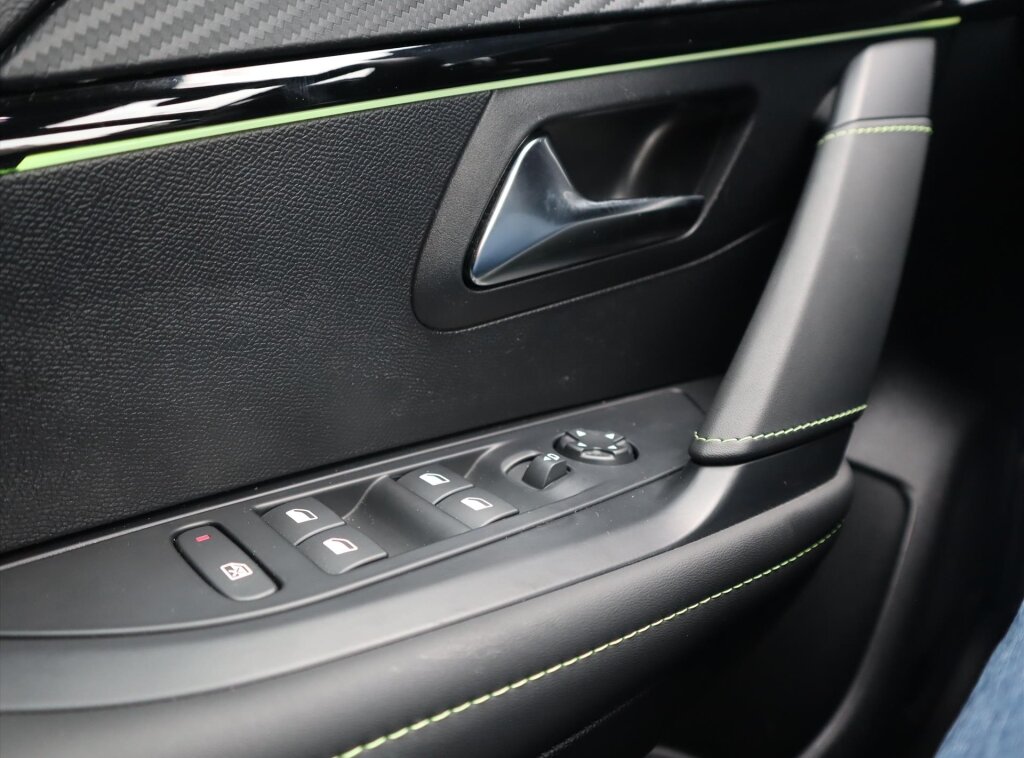 Peugeot 208 GT HYBRID 145pk e-DCS6 automaat, Rijklaarprijs, Camera voor en achter Adaptieve cruise control Keyless entry & start - Afbeelding 5