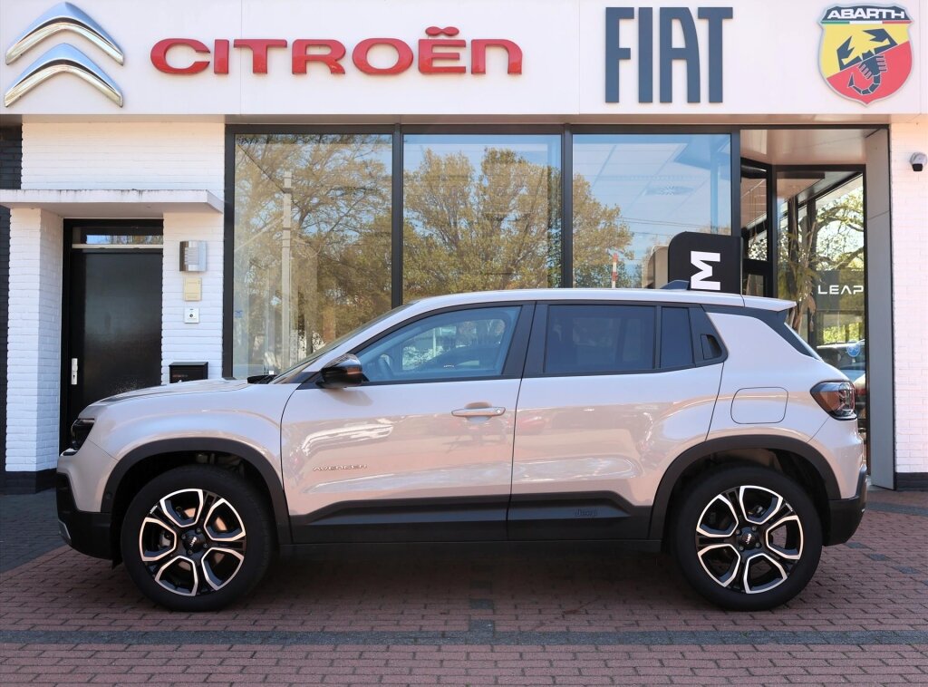 Jeep Avenger 1.2T e-Hybrid 110PK Automaat Summit, Rijklaarprijs | LED | Elektrische kofferklep | Camera | Adaptieve cruise - Afbeelding 2