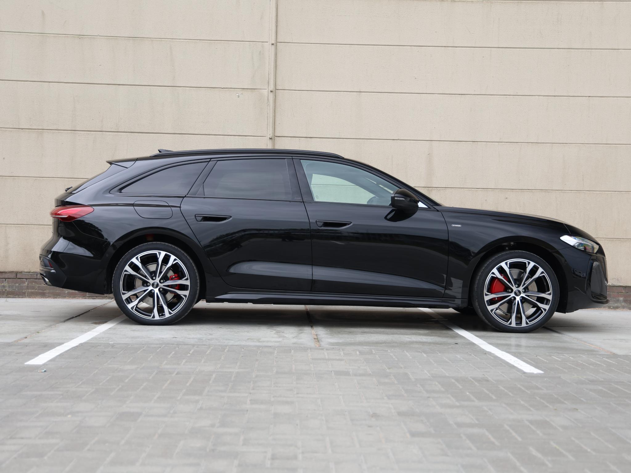 Audi A5 AVANT S edition e-hybrid 220 kW / 299 PK - Afbeelding 2