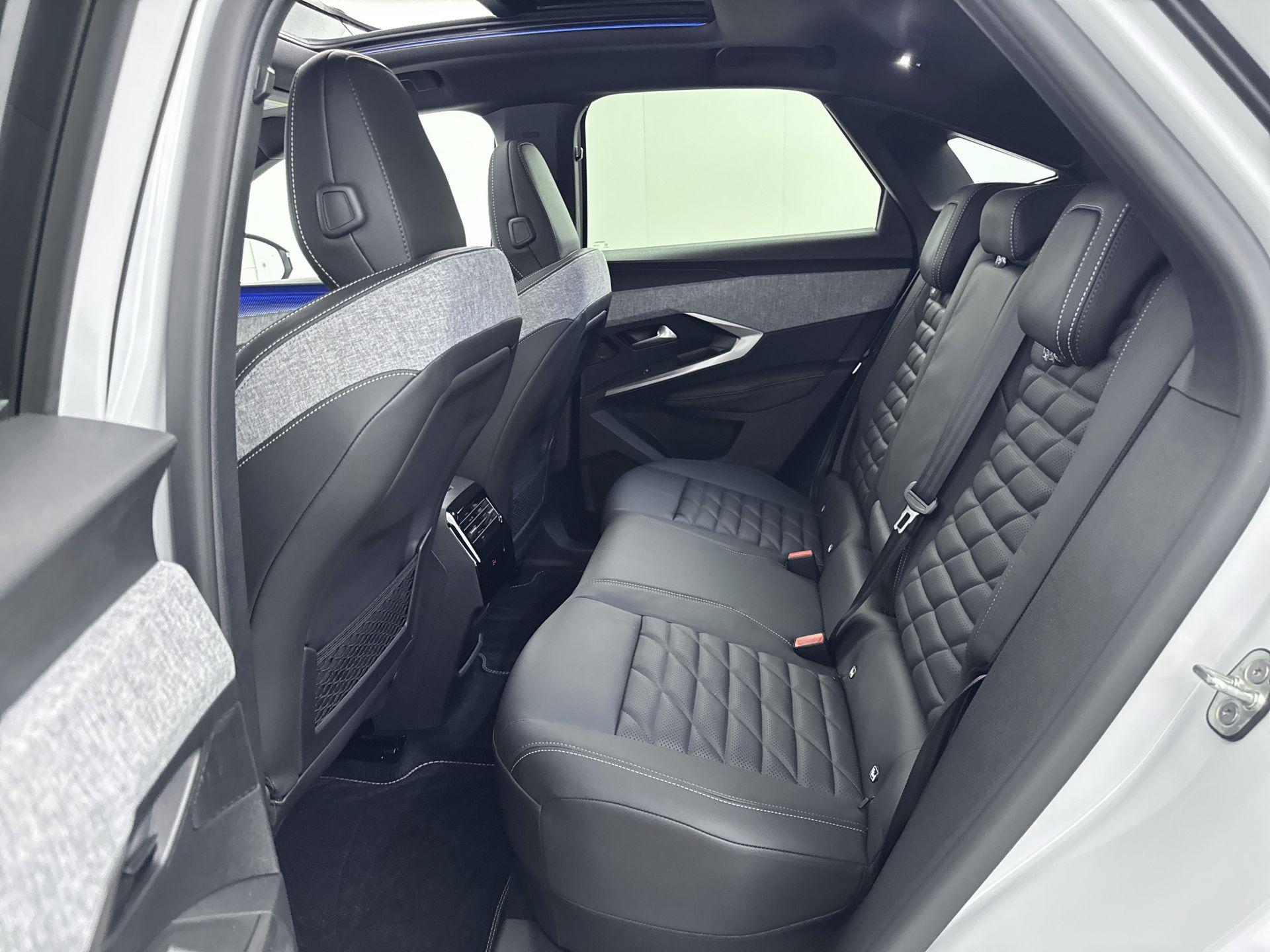 Peugeot e-3008