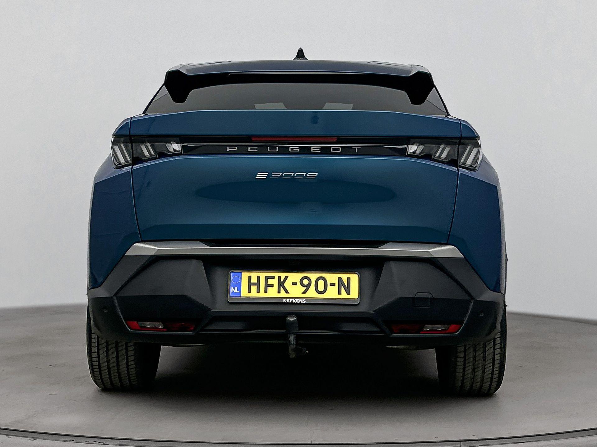 Peugeot e-3008